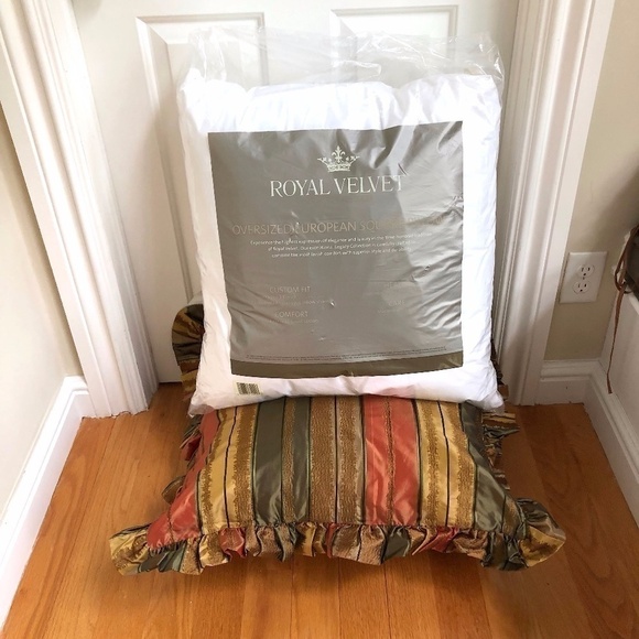 Royal Velvet PillowLarge Square White, 233 thread cotton (28 x 28 in) NIB - Picture 1 of 6